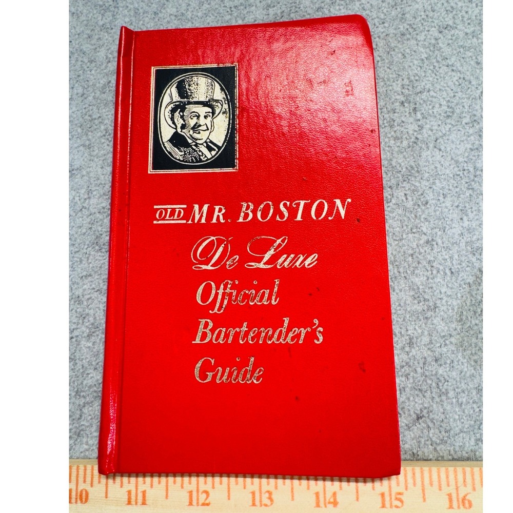 Vintage 1972 Old Mr. Boston De Luxe Official Bartenders Guide Hardcover Cocktail